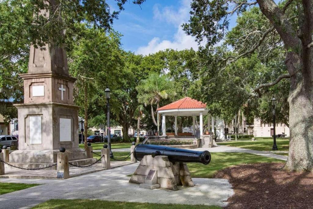 Cozy Quiet St Augustine Private Condo - 2Bed, 1 Bath, Sleeps 6, Steps To Historic St Augustine Center & All Tourist Attractions, Restaurants, Cafes, Backyard, Porch St. Augustine Dış mekan fotoğraf